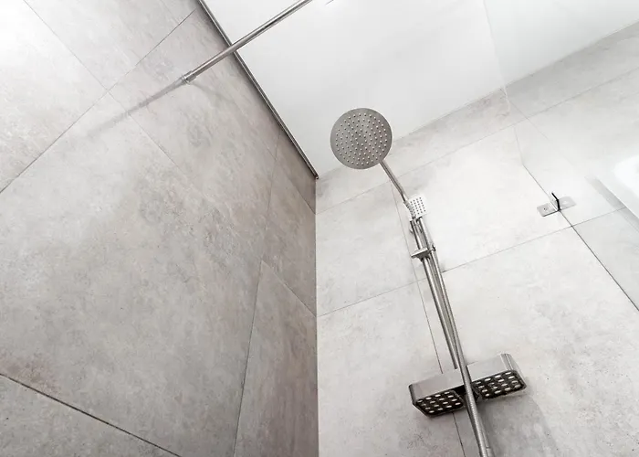 Razor With Terrace, Kamanina Odessa