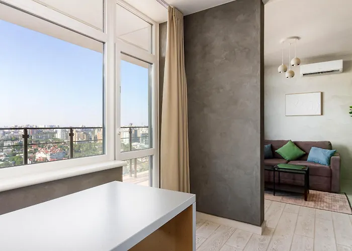 Razor With Terrace, Kamanina