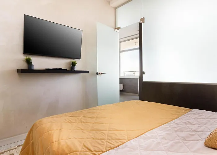 Razor With Terrace, Kamanina *