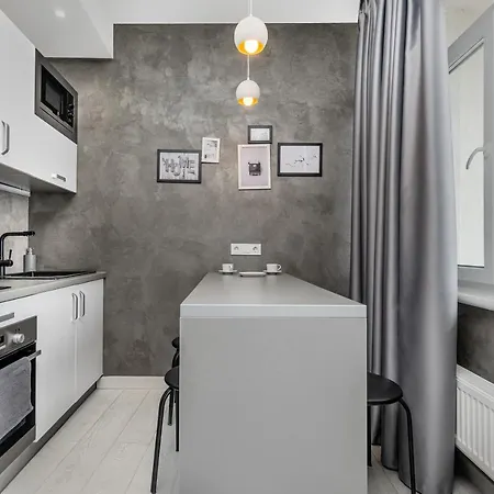 Razor With Terrace, Kamanina