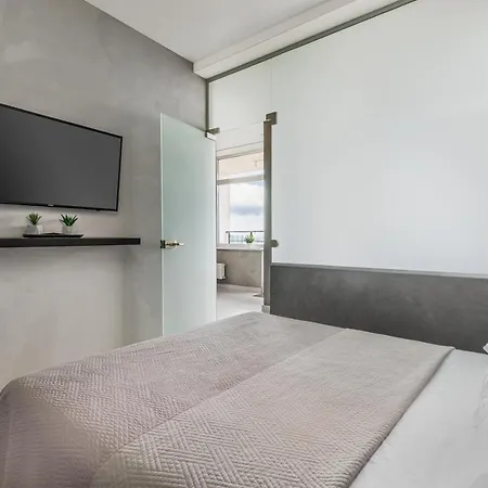 Apartment Razor With Terrace, Kamanina Odesa