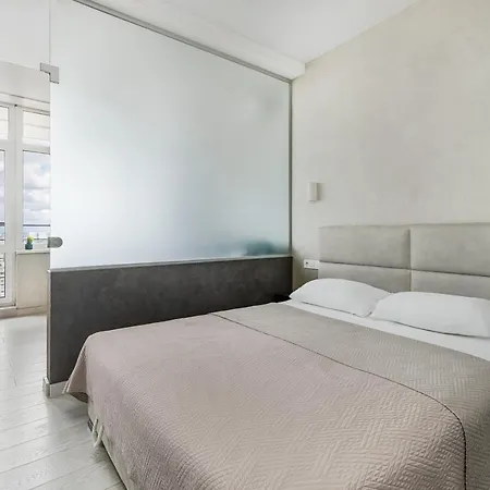 Razor With Terrace, Kamanina Apartment