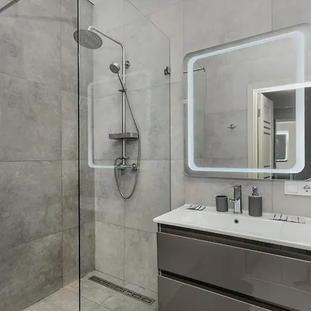 Razor With Terrace, Kamanina Apartment *